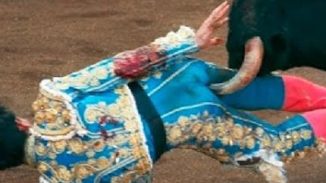 Corrida insanguinata ad Ardes, salvi matador e toro (Fonte: JESUCRISTO SUPER ESTAFA &ndash; Youtube)