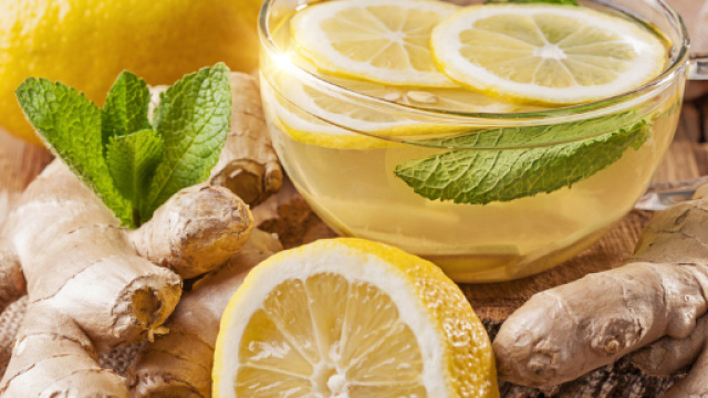 Detox: acqua limone e zenzero.