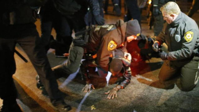 New York, agente uccide un nero disarmato La polizia: tragico ... - lastampa.it