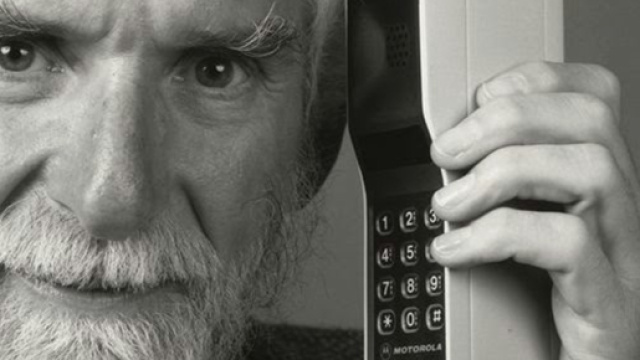 Addio a Motorola, il marchio che invent&ograve; il cellulare - Foto ... - gds.it