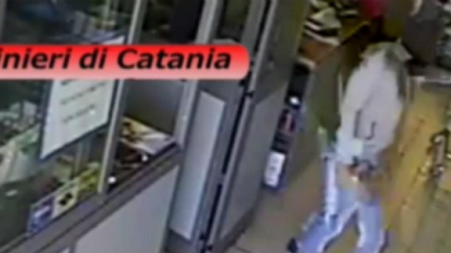 Arrestato commerciante per detenzioni di armi.