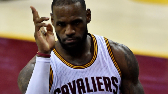 This LeBron James off-the-backboard dunk should be illegal | For ... - usatoday.com