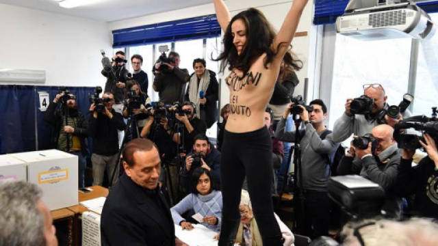Blitz di Femen: 'Berlusconi sei scaduto'