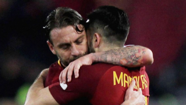 La Roma soffre un tempo, poi dilaga: Manolas, De Rossi e ... - eurosport.com