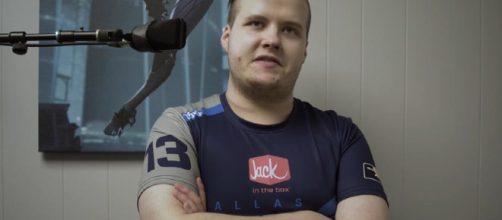 Overwatch player caught using homophobic slurs and Overwatch does nothing. [image source: Blitz Esports Overwatch/YouTube screenshot]