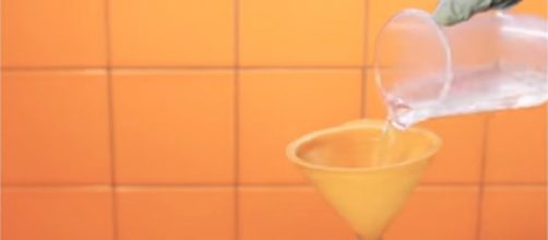 Spring cleaning tips for those who don't know where to begin their cleaning. [Image via 5-Minute Crafts/YouTube screencap]