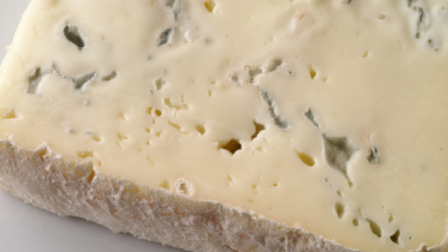 La crosta di alcuni formaggi, come il gorgonzola, non &egrave; commestibile