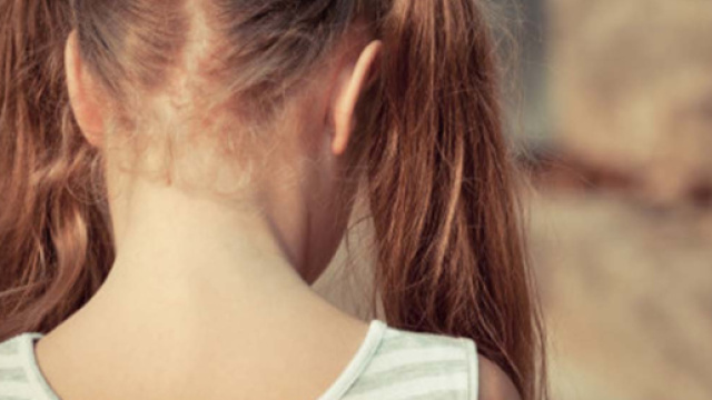 La figlia disabile muore e lei lascia che i figli dormano con il cadavere per giorni: orrore negli Stati Uniti
