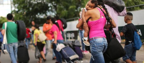 Hombre graba &eacute;xodo de venezolanos hacia Colombia y los tilda de ... - pulzo.com