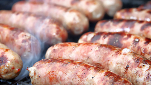 Allarme salsiccia contaminata: circa 200 morti