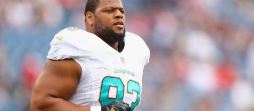 Ndamukong Suh declara qu&eacute; est&aacute; pasando verdaderamente con los grandes contratos de los atletas estrella
