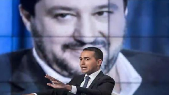 Bacio tra Salvini e Di Maio, murales provocatori a Roma (Fonte: DT's Channel)