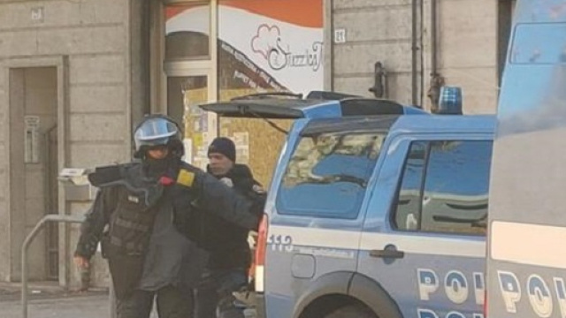 Bomba a Trento alla sede di Casapound