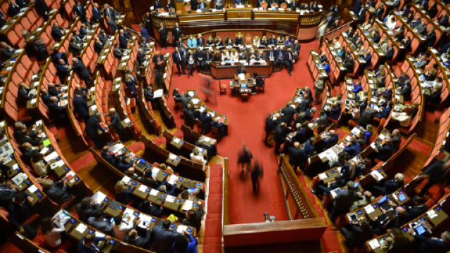 Elezioni, Renzi congela le dimissioni tra le polemiche. Tra ... - lavocedelnordest.eu