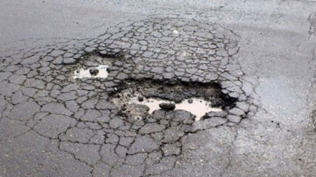 Le buche di Roma ora diventano una 'moda': hanno titoli di film e canzoni