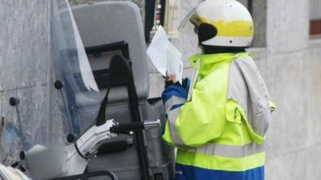Monopoli, ruba lo scooter del postino e forza il posto di blocco ... - ilquotidianoitaliano.com