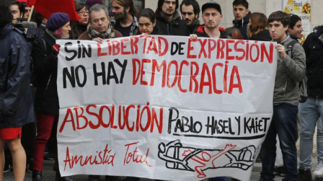 Spagna, particolare dei manifestanti - dw.com