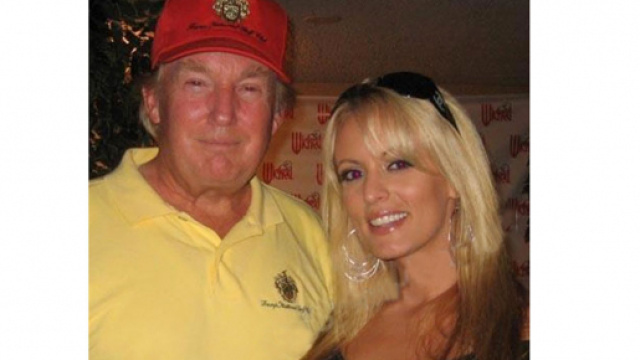 Stati Uniti, la pornostar Stormy Daniels fa causa contro Trump