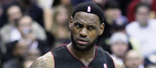 LeBron James considering 4 teams to join in free agency [Image by Keith Allison / Flickr]