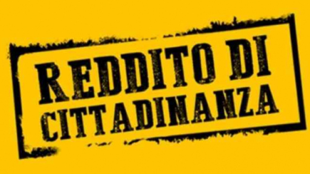 A Bari alcuni cittadini richiedono il reddito di cittadinanza promesso dal M5S