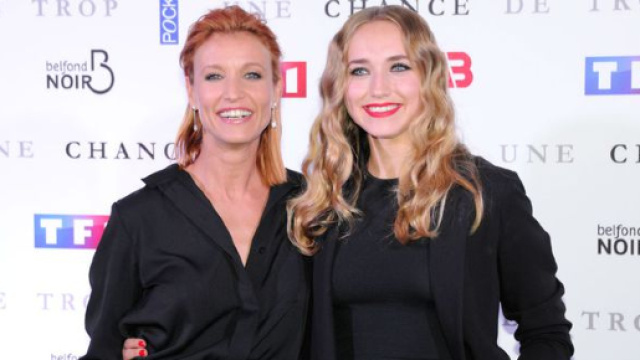 Droits des femmes : Alexandra Lamy r&eacute;veille sa fille avec son discours engag&eacute; !