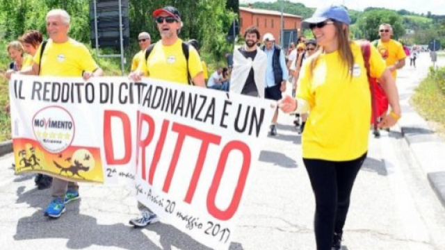 Elettori assaltano i centrali dei Caf per chiedere il reddito di cittadinanza