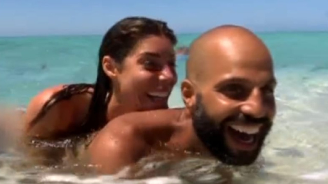Isola bollente: Bianca Atzei e Jonathan fanno il bagno nudi ... - nuovarassegna.it
