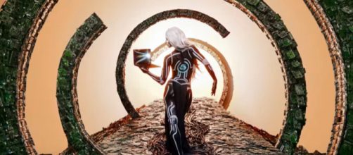 Benjamin Von Wong is bring art to the forefront in order to recognize the importance of recycling. [Image via Von Wong/YouTube]