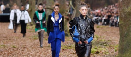 Chanel presenta su colecci&oacute;n en un bosque infinito
