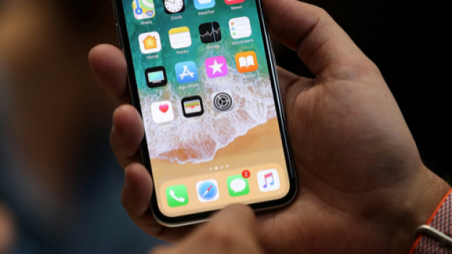 Apple pourrait retirer l'iPhone X de la vente plus t&ocirc;t que pr&eacute;vu - rtl.fr