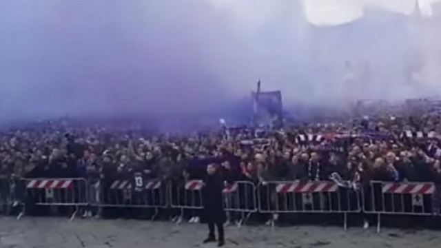 In migliaia si sono presentati ai funerali di Astori