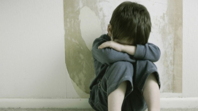 Violenze sessuali su un bambino di 5 anni da parte di un suo compagno di poco pi&ugrave; grande