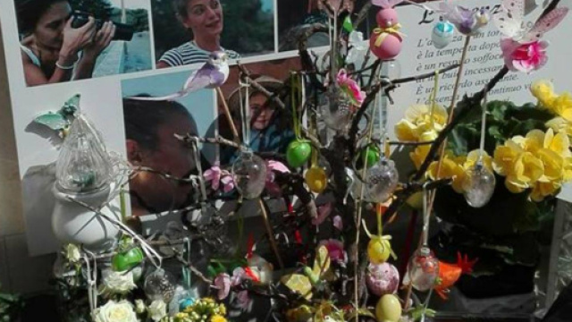 Indignazione e sgomento: duplice furto delle uova pasquali che una mamma aveva messo sulla tomba della figlia.