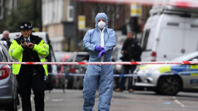 Londra, due sparatorie nella notte: morta una 17enne - foto - corriere.it