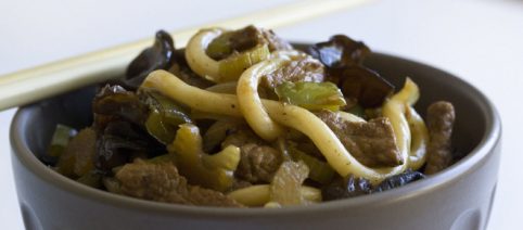 Udon Salteado: fideos japoneses con pimientos y tercena