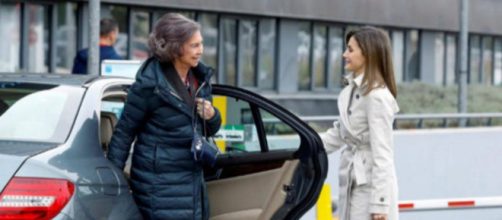 Las reinas Do&ntilde;a Letizia y Do&ntilde;a Sof&iacute;a visitan a Don Juan Carlos