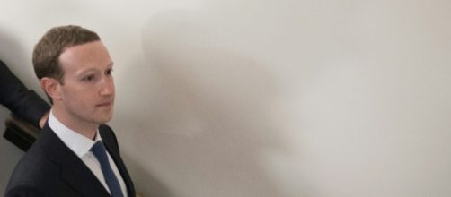 Mark Zuckerberg contin&uacute;a su mea culpa ante el Congreso de Estados. Public Domain.