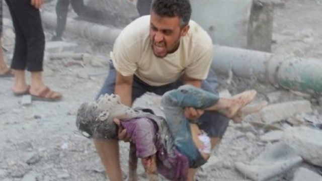 Bambini vittime dell'ennesimo bombardamento in Siria