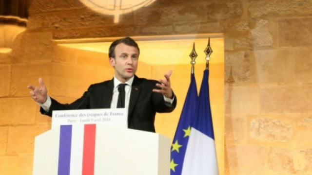 Macron et le lien ab&icirc;m&eacute; entre l'Eglise et l'Etat