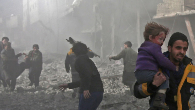 Siria, quando &egrave; necessario mostrare la foto di un bimbo che muore? Il pensiero di Beppe Severgnini.