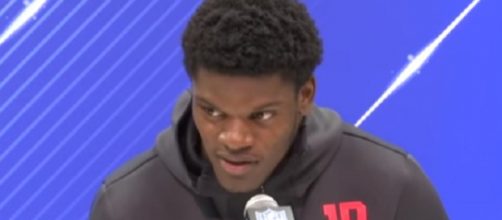 Lamar Jackson&rsquo;s stock heading into the 2018 NFL Draft is rising (Image source: NFL Scrimmage/YouTube)