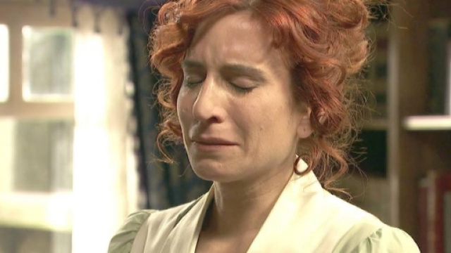 Addio a Fe, la cameriera di Francisca si suicida.