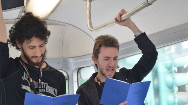 foto manifesto Torino che legge