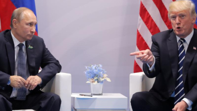 In alto, un'immagine del presidente Putin e di Donald Trump.