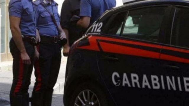 Padre ubriaco picchia la figlia di 17 mesi