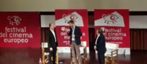 Lecce, Kim Rossi Stuart sul palco, ma il pubblico scoppia a ridere: il video