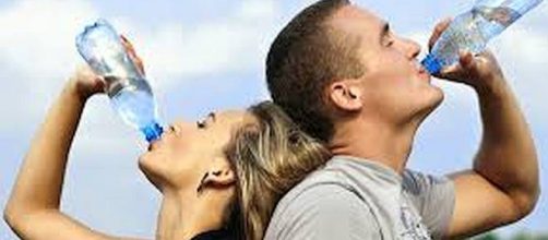 Drinking more water can help you lose weight [Image: priyanka98742/flickr.com]