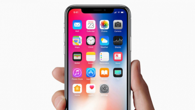 Apple iPhone X continua a ''rubare'' clienti a Samsung