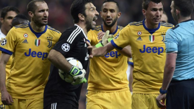 Buffon: 'Arbitro? Stia in tribuna a mangiare, senza personalit&agrave; - ilbianconero.com