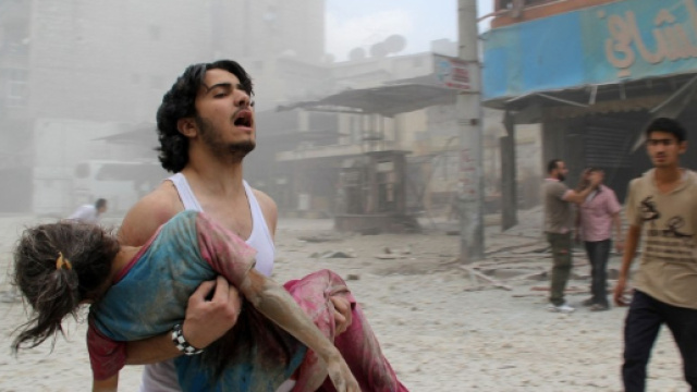 Siria: attacco imminente. Macron ha prova di attacco chimico. Theresa May annuncia la guerra.